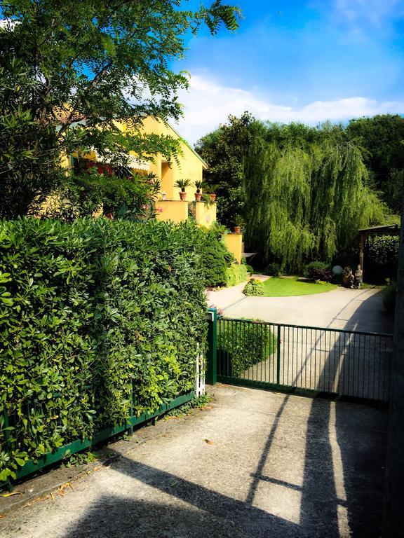 アメーリア Le Pinette Bed & Breakfast エクステリア 写真
